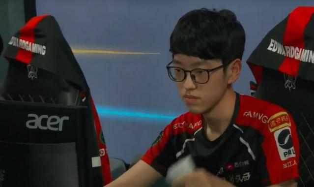 saas-dashboard-overview